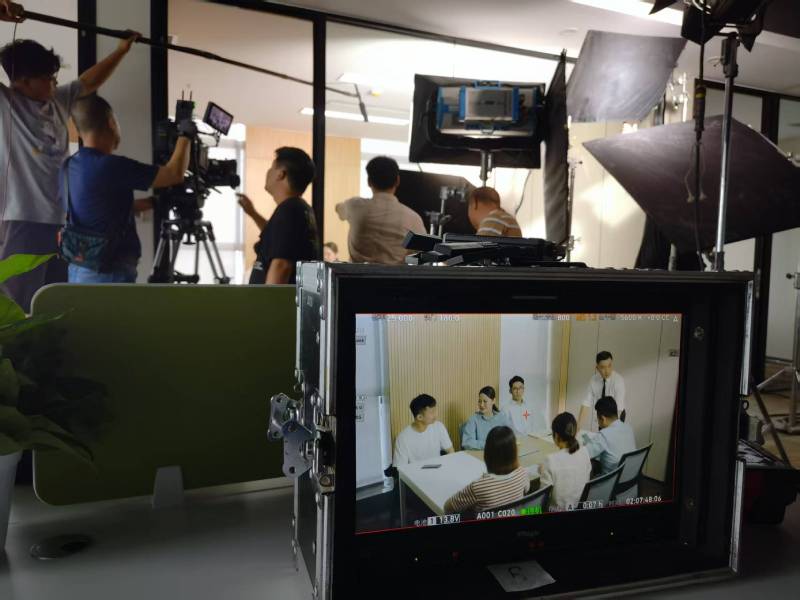 泸水县TVC拍摄公司：科技产品视觉化大师，诠释未来感与功能美学